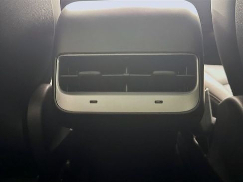 Used 2023 Tesla Model Y Long Range AWD/4WD image 28