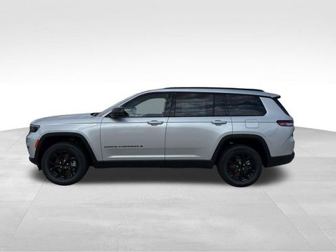 New 2025 Jeep Grand Cherokee L Altitude image 23