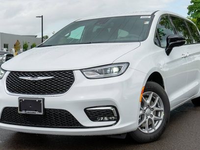 New 2026 Chrysler Pacifica Select