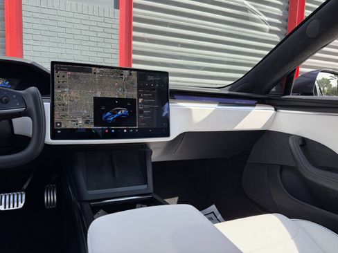 Used 2022 Tesla Model S Plaid image 20