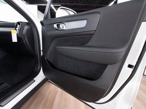 Certified 2025 Volvo XC40 B5 Core w/ Climate Package image 22