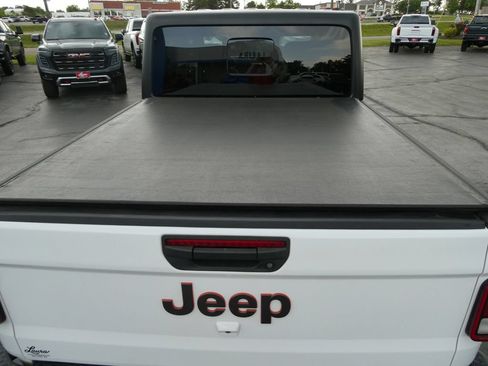 Used 2023 Jeep Gladiator Mojave w/ Cold Weather Group AWD/4WD image 17