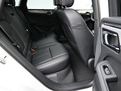 Certified 2026 Porsche Macan AWD/4WD image 28