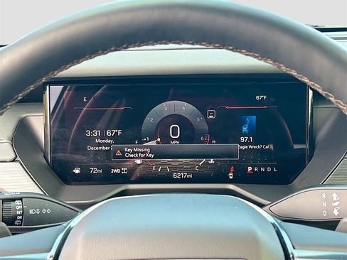 Used 2025 GMC Acadia AT4 image 12