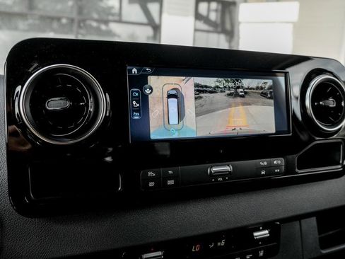 Used 2025 Mercedes-Benz Sprinter 2500 image 17