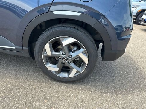 Used 2025 Hyundai Venue Limited FWD image 6