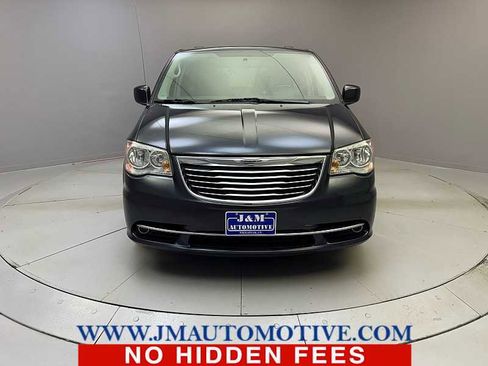 Used 2014 Chrysler Town & Country Touring image 8