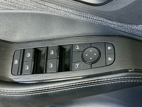 Used 2023 Nissan Rogue SV AWD/4WD image 15