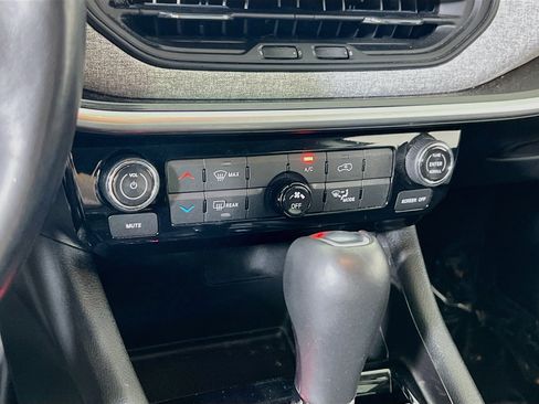 Used 2022 Jeep Compass Latitude w/ Sun and Sound Group AWD/4WD image 15