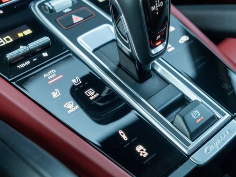 Certified 2022 Porsche Cayenne S Platinum image 28