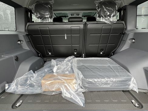 Used 2025 INEOS Grenadier Fieldmaster Edition image 35