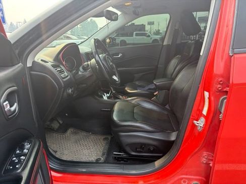 Used 2018 Jeep Compass Trailhawk w/ Leather Interior Group AWD/4WD image 2