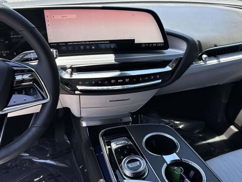 Used 2024 Cadillac Lyriq Luxury w/ LPO, Floor Liner Package AWD/4WD image 9