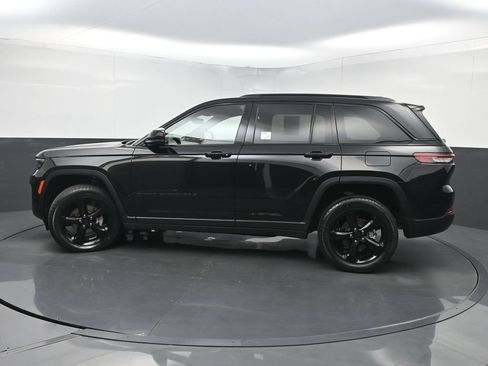 Used 2022 Jeep Grand Cherokee Altitude AWD/4WD image 44