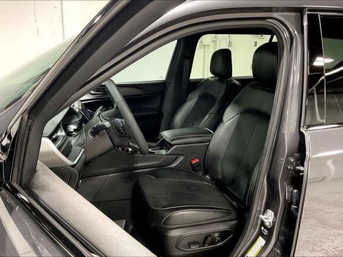 Used 2025 Jeep Grand Cherokee L Altitude AWD/4WD image 32