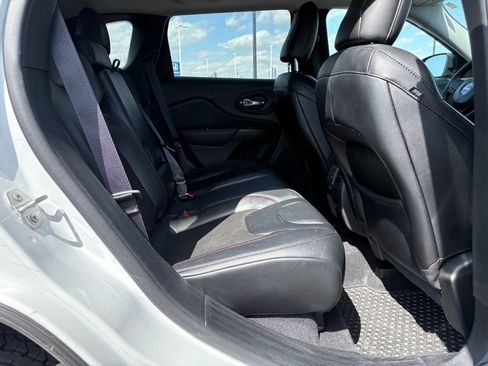 Used 2022 Jeep Cherokee Trailhawk w/ Trailer Tow Group AWD/4WD image 12