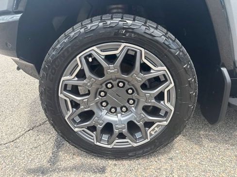 Used 2024 GMC Hummer EV 3X w/ LPO, Illumination Package AWD/4WD image 13