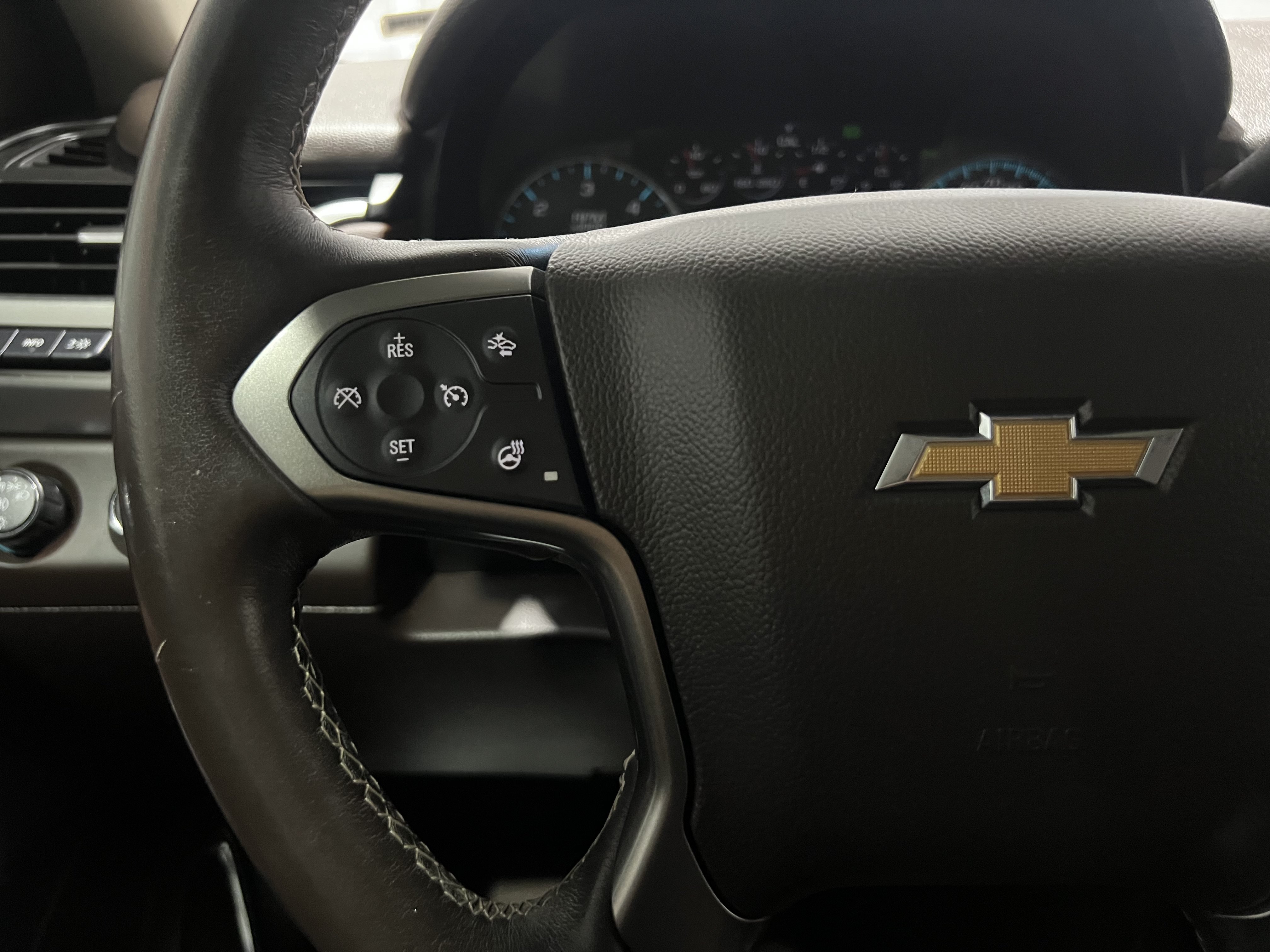 Used 2019 Chevrolet Suburban Premier AWD/4WD image 18