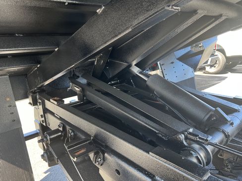 Used 2018 Ford F550 4x4 Regular Cab Super Duty image 4