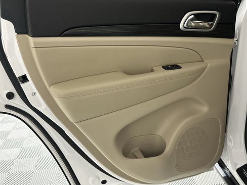 Used 2021 Jeep Grand Cherokee Laredo RWD image 30
