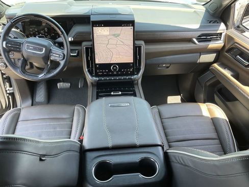 Used 2025 GMC Yukon Denali Ultimate AWD/4WD image 21