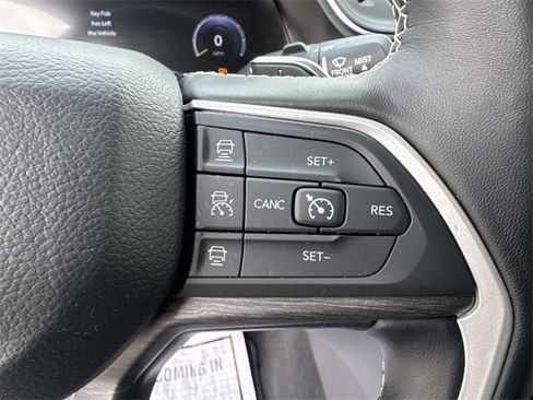 Used 2022 Jeep Grand Cherokee L Limited image 28