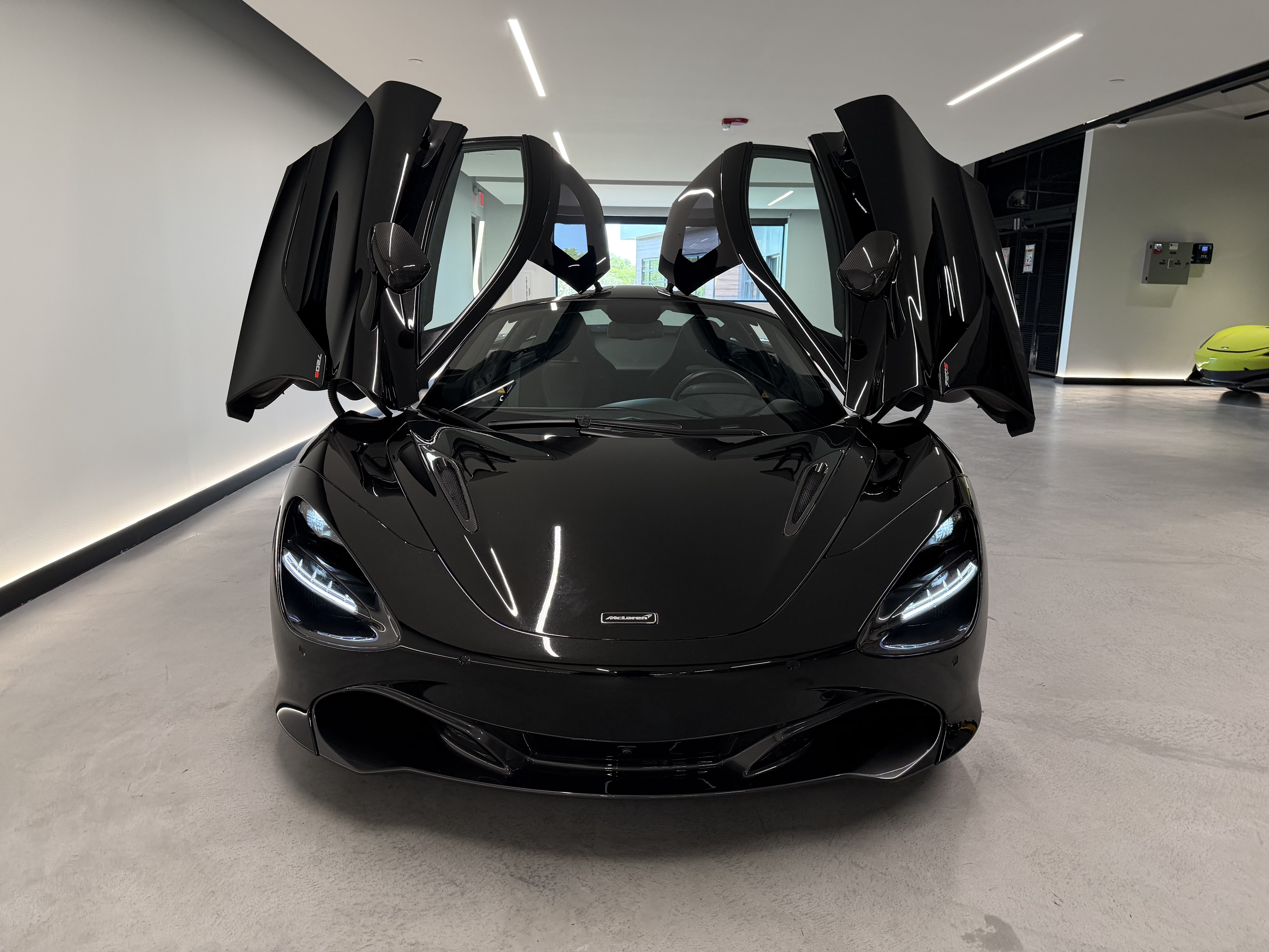 Used 2020 McLaren 720S Performance RWD image 11