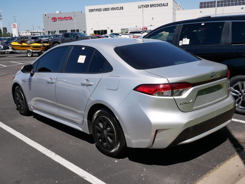 Certified 2021 Toyota Corolla LE FWD image 4