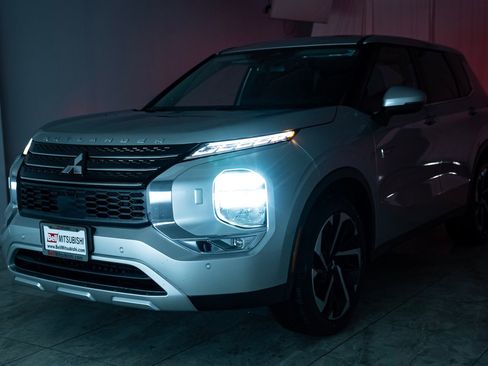 New 2025 Mitsubishi Outlander SE image 37