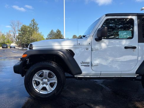 Used 2019 Jeep Wrangler Sport AWD/4WD image 9