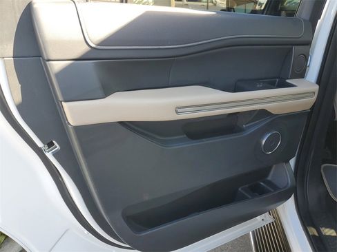 Used 2023 Ford Expedition Max Limited image 17