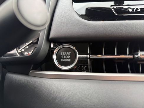 Used 2025 Mitsubishi Outlander SE image 23