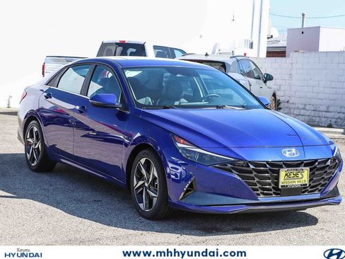 Certified 2023 Hyundai Elantra Limited w/ Cargo Package FWD image 5