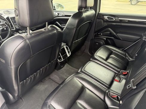 Used 2018 Porsche Cayenne S image 21