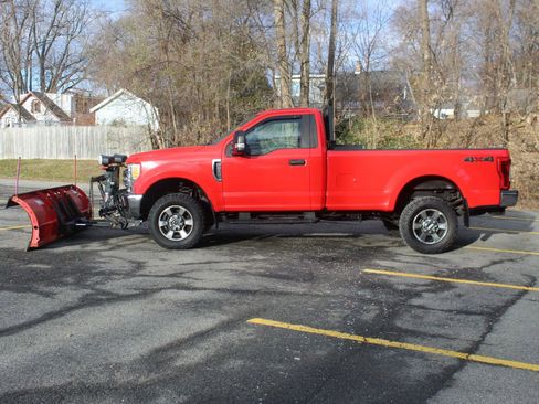 Used 2017 Ford F250 XL w/ Power Equipment Group image 4