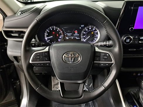 Used 2023 Toyota Highlander LE image 27