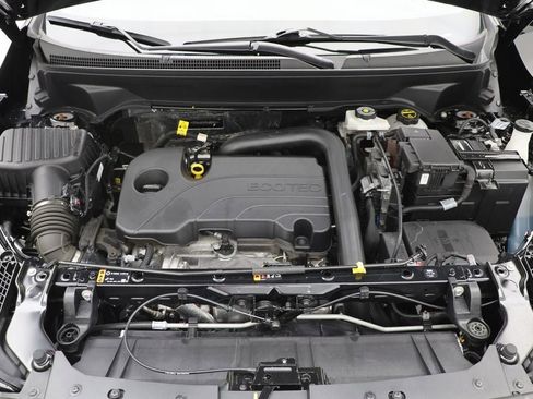 Used 2024 GMC Terrain SLT image 28