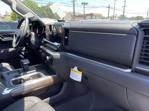 Used 2025 Chevrolet Silverado 1500 LT Trail Boss w/ Convenience Package II image 33