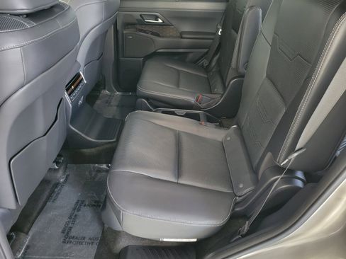 Used 2024 Lexus GX 550 w/ Accessory Package (31) image 12