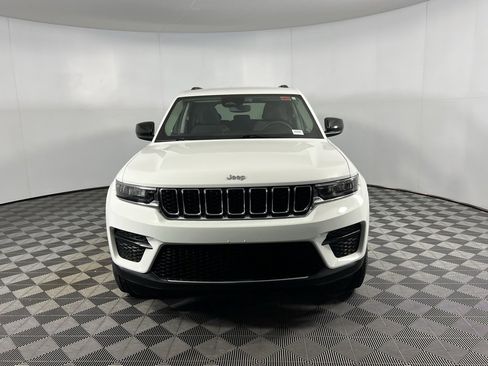 Certified 2023 Jeep Grand Cherokee Laredo image 5