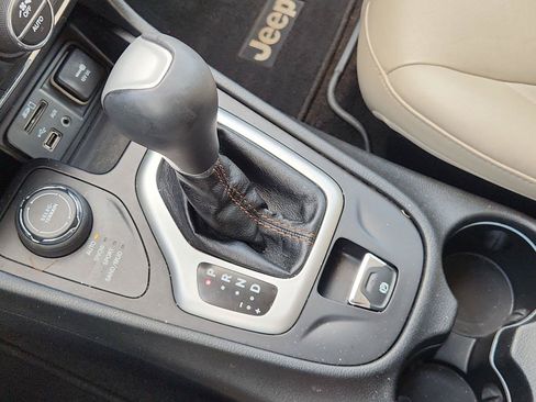 Used 2015 Jeep Cherokee Limited AWD/4WD image 16