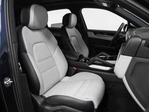 Certified 2024 Porsche Cayenne S w/ Premium Package Plus AWD/4WD image 23