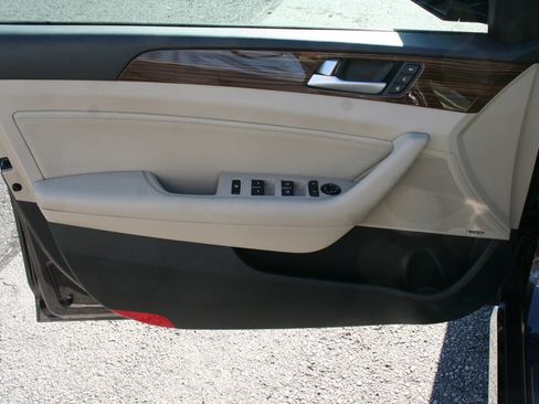 Used 2016 Hyundai Sonata Limited w/ Option Group 05 FWD image 37