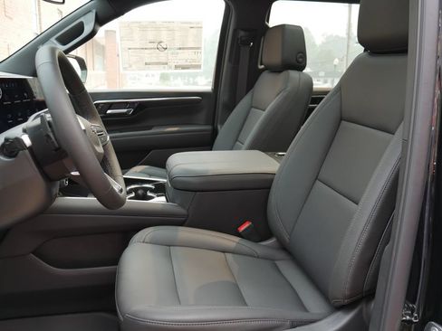 New 2026 Chevrolet Tahoe Z71 w/ Comfort Package AWD/4WD image 32