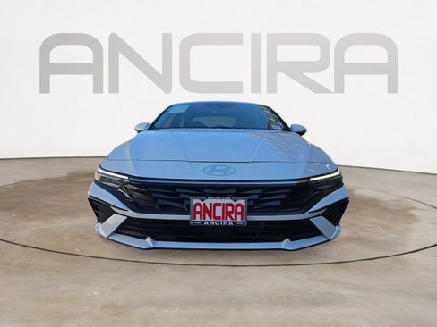 Used 2025 Hyundai Elantra Limited image 4