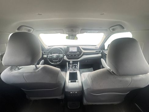 Used 2024 Toyota Highlander LE FWD image 14
