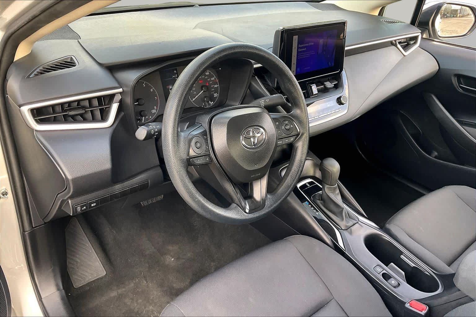 Used 2025 Toyota Corolla LE FWD image 17