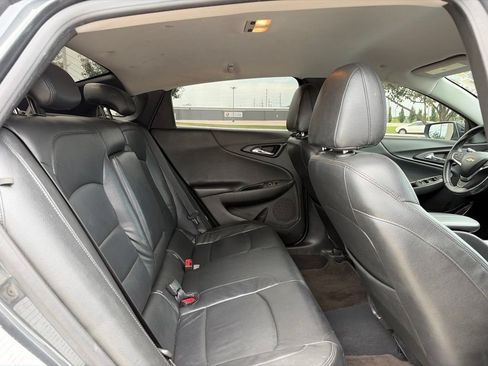 Used 2017 Chevrolet Malibu LT FWD image 29