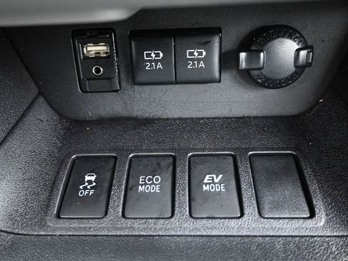 Used 2018 Toyota Highlander LE image 36