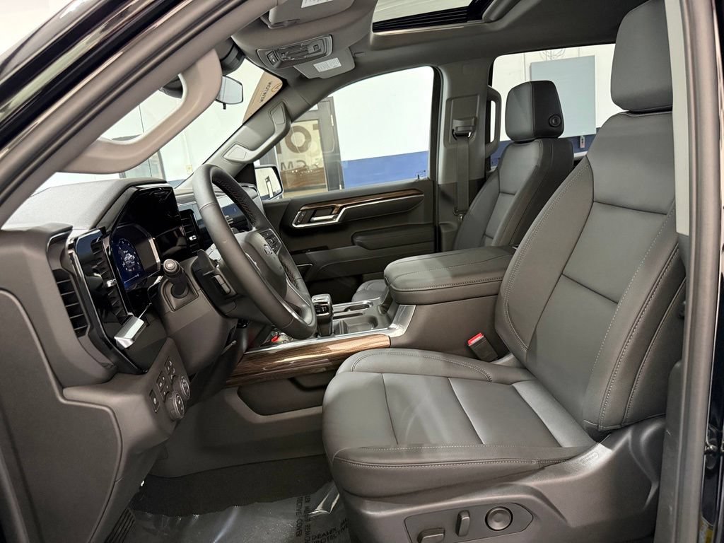 New 2026 Chevrolet Silverado 1500 RST w/ Z71 Off-Road Package AWD/4WD image 4
